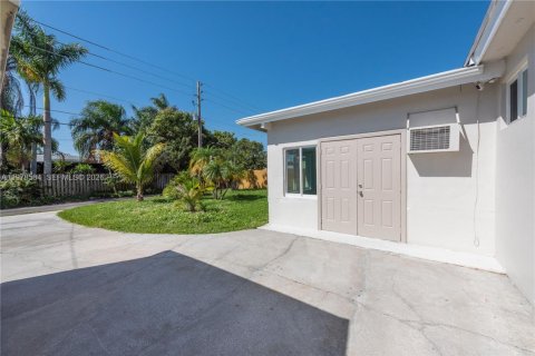 Casa en venta en Dania Beach, Florida, 3 dormitorios, 144 m2 № 2044439 - foto 30