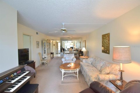 Condo in Dunedin, Florida, 2 bedrooms  № 2375550 - photo 7