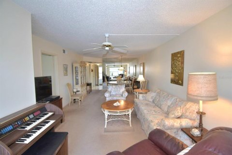 Condo in Dunedin, Florida, 2 bedrooms  № 2375550 - photo 17