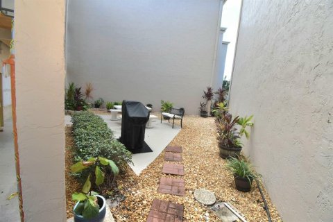 Condo in Dunedin, Florida, 2 bedrooms  № 2375550 - photo 25