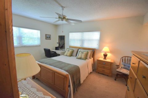 Condo in Dunedin, Florida, 2 bedrooms  № 2375550 - photo 13