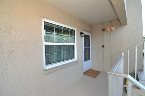 Condo in Dunedin, Florida, 2 bedrooms  № 2375550 - photo 23