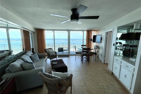 Condo in Daytona Beach, Florida, 2 bedrooms  № 1900713 - photo 1