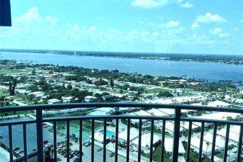 Condo in Daytona Beach, Florida, 2 bedrooms  № 1900713 - photo 4