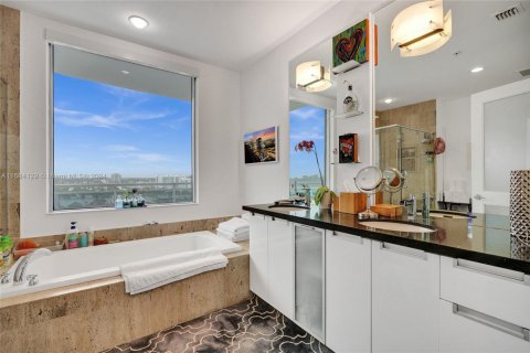 Condo in North Bay Village, Florida, 3 bedrooms  № 1710460 - photo 23
