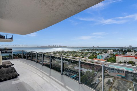 Condo in North Bay Village, Florida, 3 bedrooms  № 1710460 - photo 27