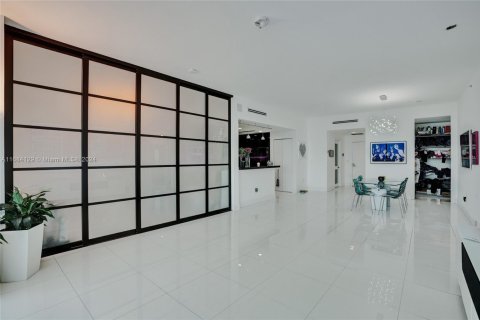 Condo in North Bay Village, Florida, 3 bedrooms  № 1710460 - photo 17