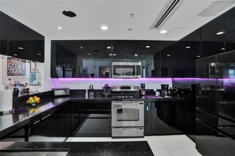 Condo in North Bay Village, Florida, 3 bedrooms  № 1710460 - photo 9