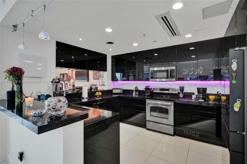 Condo in North Bay Village, Florida, 3 bedrooms  № 1710460 - photo 8