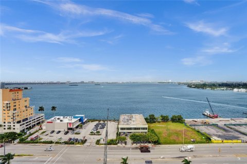 Condo in North Bay Village, Florida, 3 bedrooms  № 1710460 - photo 28
