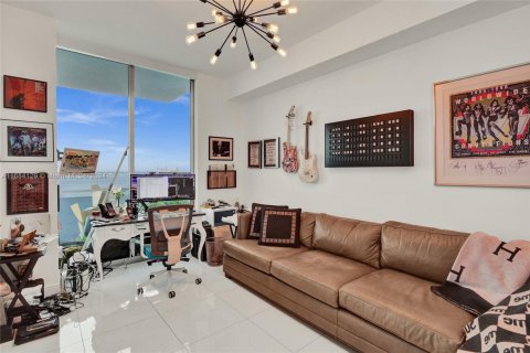 Condo in North Bay Village, Florida, 3 bedrooms  № 1710460 - photo 18