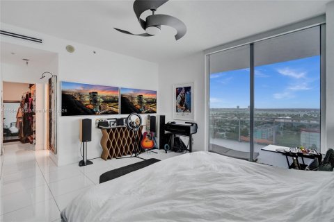 Condo in North Bay Village, Florida, 3 bedrooms  № 1710460 - photo 22