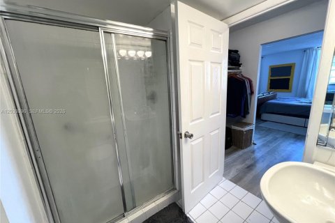Condo in Miami Beach, Florida № 2183524 - photo 14