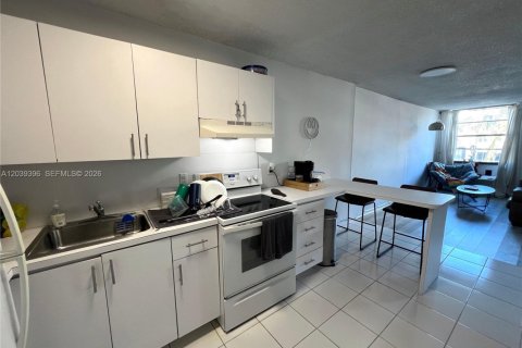 Condo in Miami Beach, Florida № 2183524 - photo 4