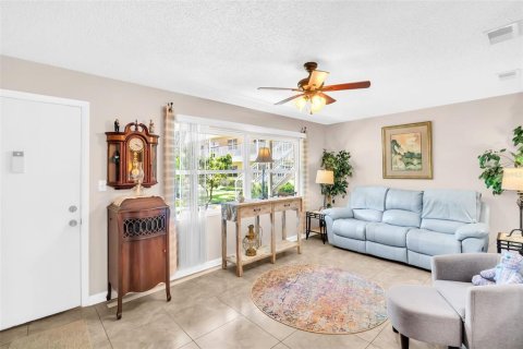 Condo in Saint Petersburg, Florida, 1 bedroom  № 1885292 - photo 3