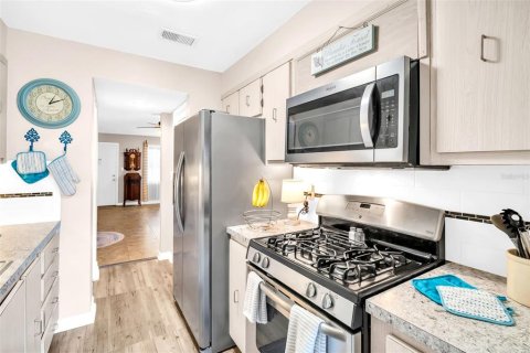 Condo in Saint Petersburg, Florida, 1 bedroom  № 1885292 - photo 9