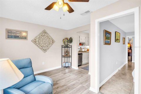 Condo in Saint Petersburg, Florida, 1 bedroom  № 1885292 - photo 16