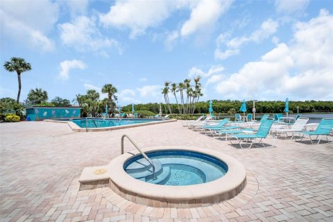 Condo in Saint Petersburg, Florida, 1 bedroom  № 1885292 - photo 27
