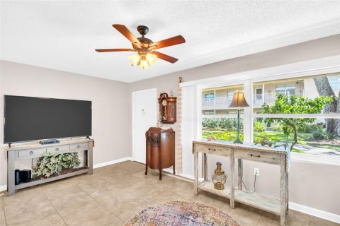 Condo in Saint Petersburg, Florida, 1 bedroom  № 1885292 - photo 6
