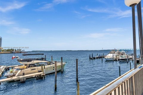 Condo in Miami, Florida  № 1980729 - photo 16