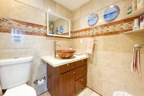 Condo in Hollywood, Florida, 1 bedroom  № 1868808 - photo 19