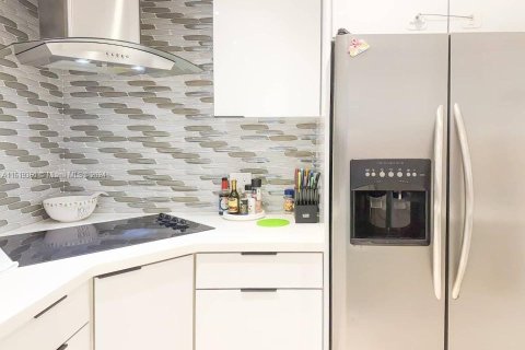 Condo in Hollywood, Florida, 1 bedroom  № 1868808 - photo 9