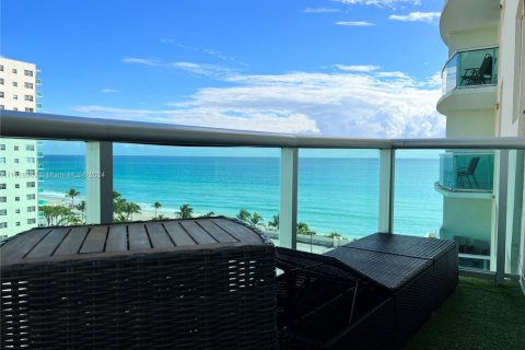 Condo in Hollywood, Florida, 1 bedroom  № 1868808 - photo 3