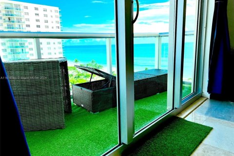 Condo in Hollywood, Florida, 1 bedroom  № 1868808