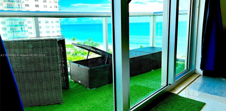 Condominio en Hollywood, Florida, 1 dormitorio № 1868808