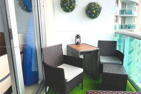 Condo in Hollywood, Florida, 1 bedroom  № 1868808 - photo 2