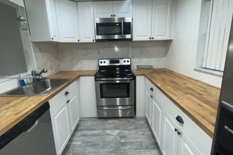 Copropriété à louer à Tamarac, Floride: 1 chambre, 69.31 m2 № 1946466 - photo 1