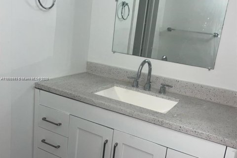 Copropriété à louer à Tamarac, Floride: 1 chambre, 69.31 m2 № 1946466 - photo 11