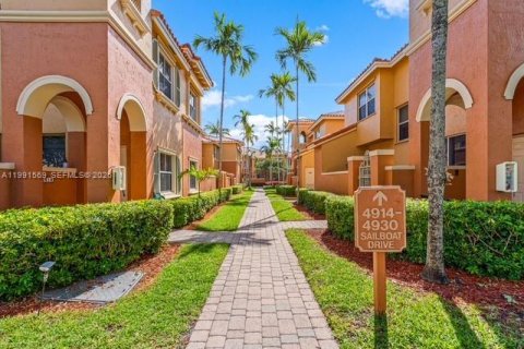 Condominio en venta en Dania Beach, Florida, 3 dormitorios, 129.69 m2 № 2056643 - foto 18