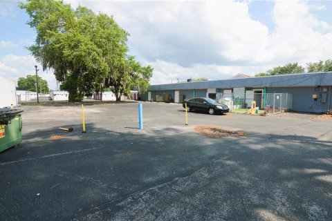 Propiedad comercial en alquiler en Zephyrhills, Florida, 185.8 m2 № 1434843 - foto 17