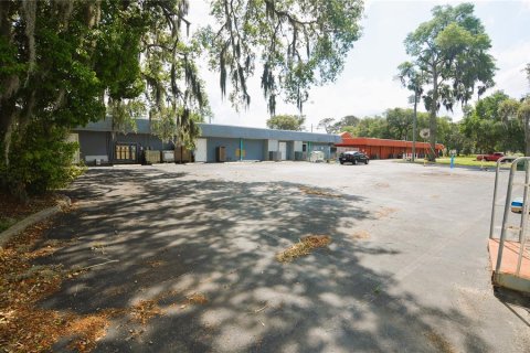 Propiedad comercial en alquiler en Zephyrhills, Florida, 185.8 m2 № 1434843 - foto 16