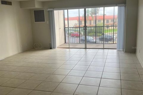 Copropriété à louer à Treasure Island, Floride: 1 chambre, 83.15 m2 № 1905651 - photo 2