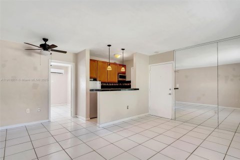 Copropriété à louer à South Miami, Floride: 1 chambre, 47.38 m2 № 1966428 - photo 2
