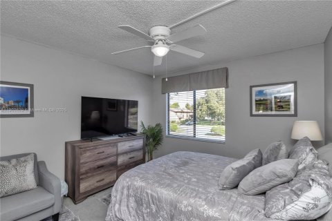 Condo in Ocala, Florida, 2 bedrooms  № 2018718 - photo 27