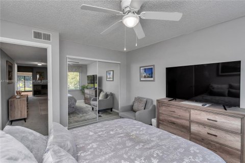 Condo in Ocala, Florida, 2 bedrooms  № 2018718 - photo 29