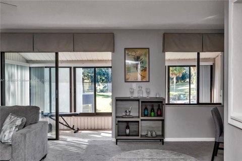 Condo in Ocala, Florida, 2 bedrooms  № 2018718 - photo 8