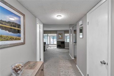 Condo in Ocala, Florida, 2 bedrooms  № 2018718 - photo 7