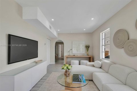 Apartment in Miami, Florida 1 bedroom, 68.38 sq.m. № 2067688 - photo 2