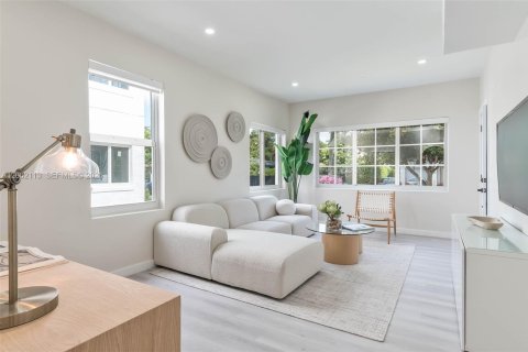 Apartment in Miami, Florida 1 bedroom, 68.38 sq.m. № 2067688 - photo 3