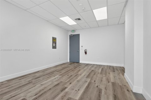 Immobilier commercial à vendre à Aventura, Floride № 2192436 - photo 6