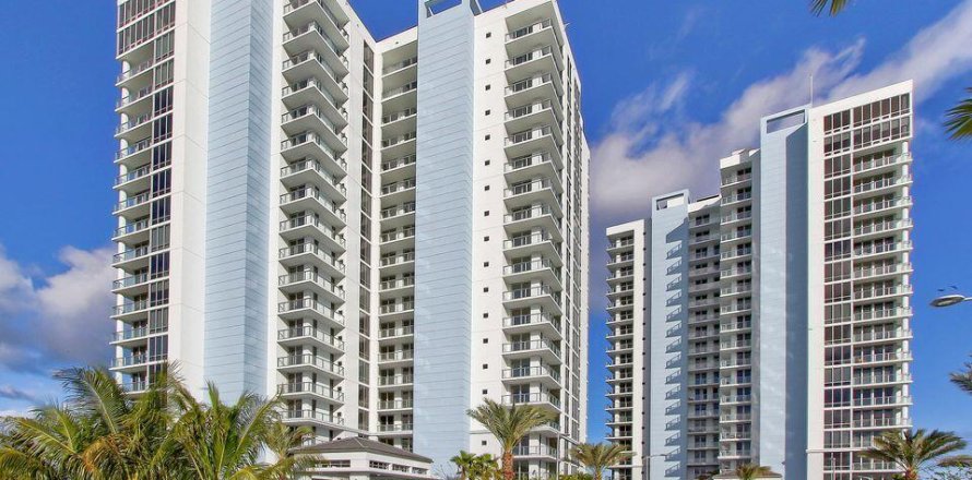 Condo in North Palm Beach, Florida, 3 bedrooms № 1179829