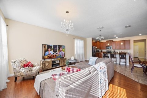 Casa en venta en Brandon, Florida, 5 dormitorios, 243.4 m2 № 1786071 - foto 9