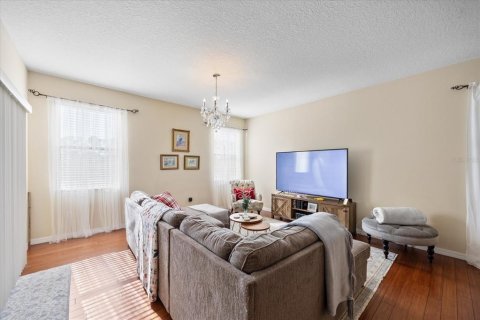 Casa en venta en Brandon, Florida, 5 dormitorios, 243.4 m2 № 1786071 - foto 10