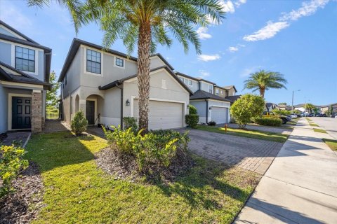 Casa en venta en Brandon, Florida, 5 dormitorios, 243.4 m2 № 1786071 - foto 1