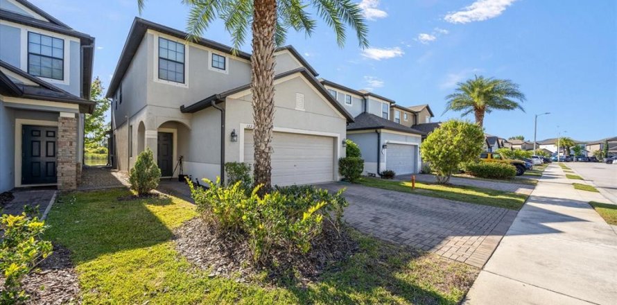 Casa en Brandon, Florida 5 dormitorios, 243.4 m2 № 1786071
