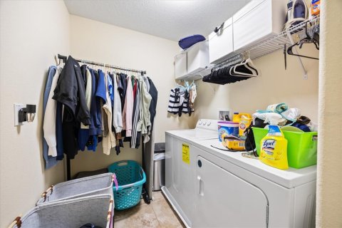 Casa en venta en Brandon, Florida, 5 dormitorios, 243.4 m2 № 1786071 - foto 26
